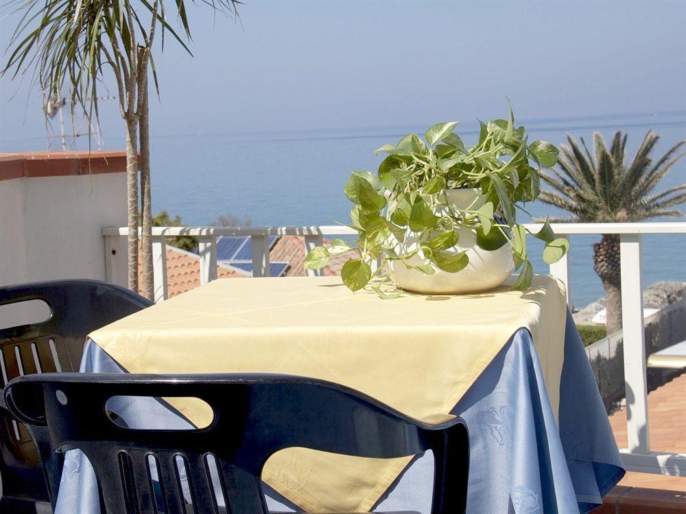 Oasi Azzurra Aparthotel Messina Ngoại thất bức ảnh