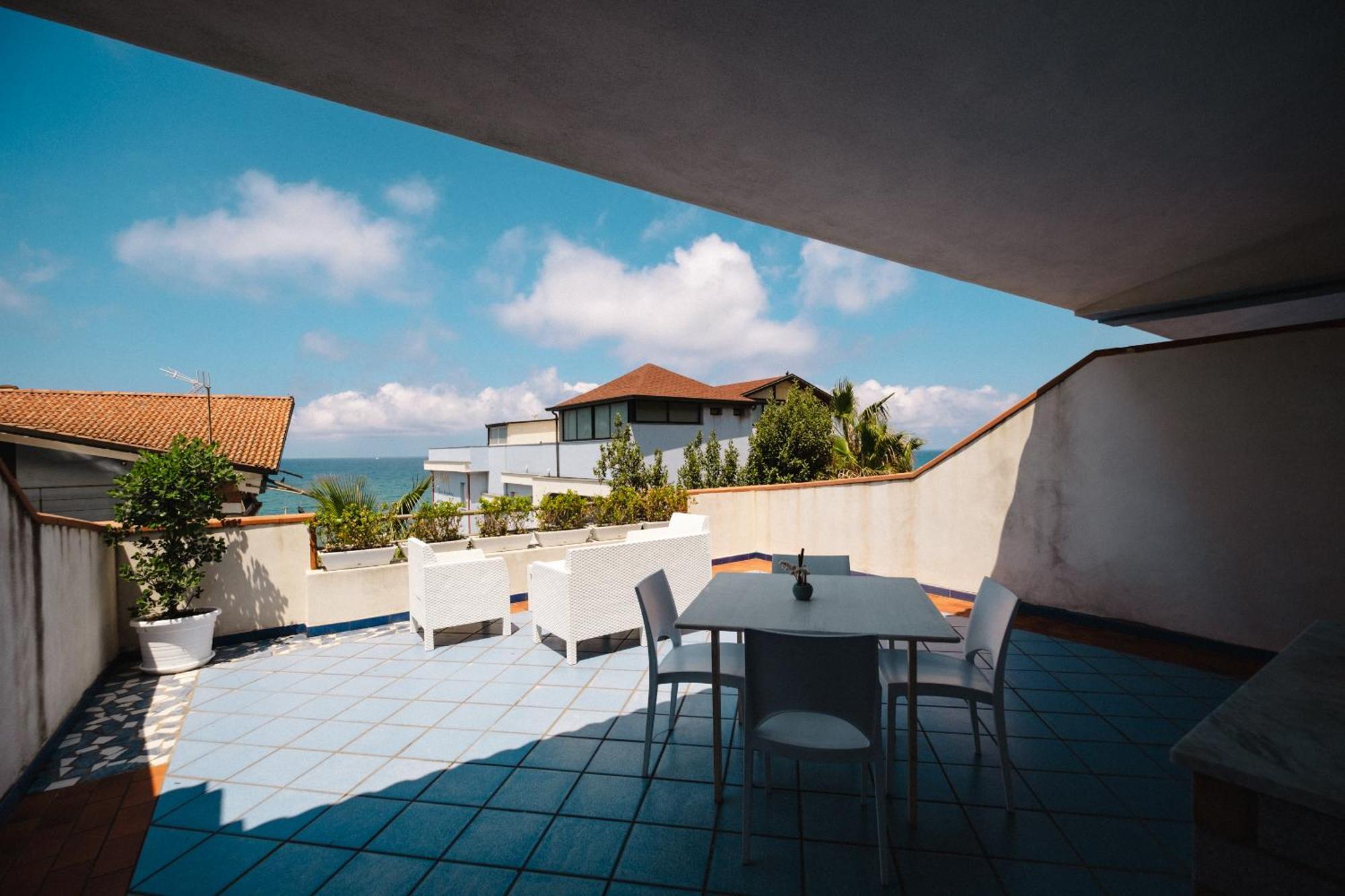 Oasi Azzurra Aparthotel Messina Ngoại thất bức ảnh