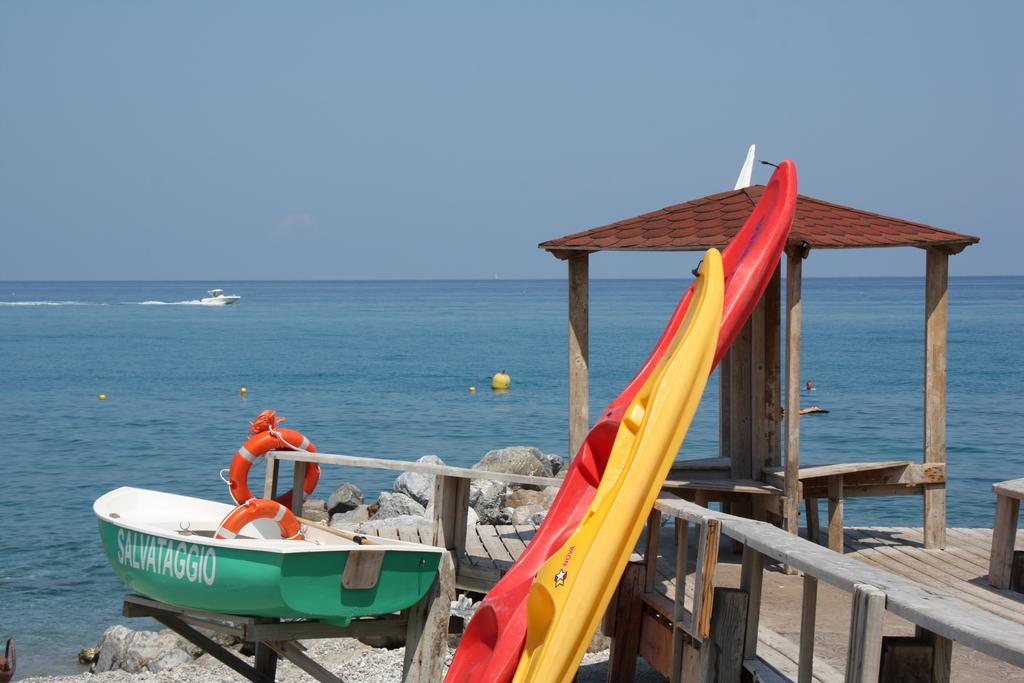 Oasi Azzurra Aparthotel Messina Ngoại thất bức ảnh