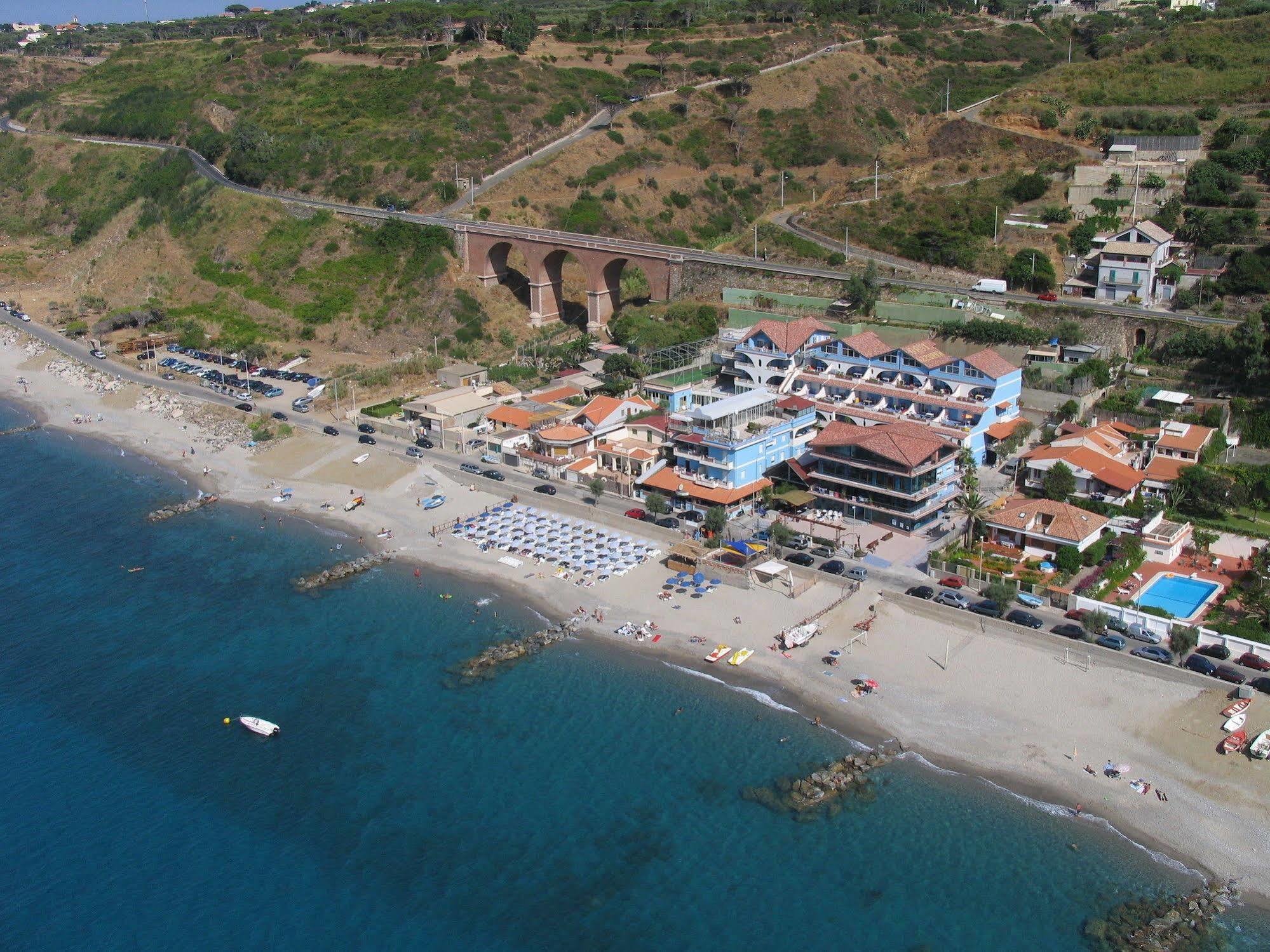 Oasi Azzurra Aparthotel Messina Ngoại thất bức ảnh
