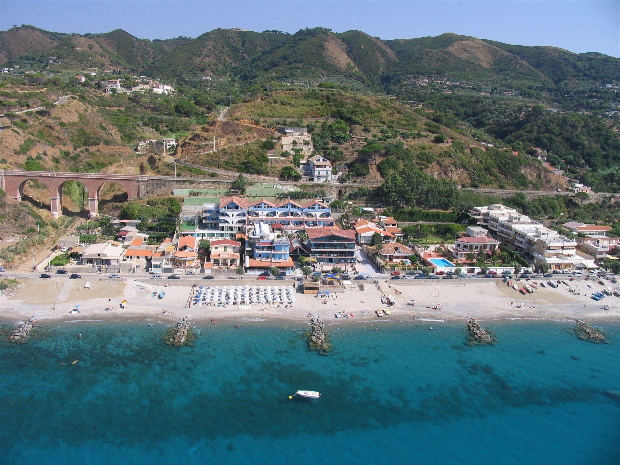 Oasi Azzurra Aparthotel Messina Ngoại thất bức ảnh